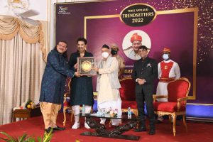 Trendsetters Award to Dr. Sridev Shastri by Governor of Mumbai Mr. Bhagat Singh Kesoyari at Mumbai