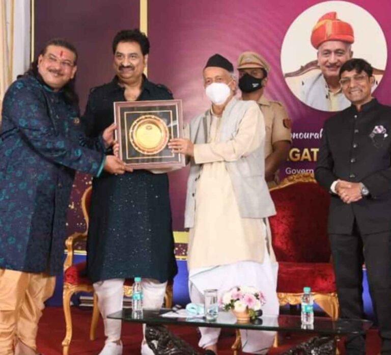 Trendsetter Awards Mumbai 2022 Dr Sridev Shastri by Governor of Mumbai Bhagat Singh Kosayari